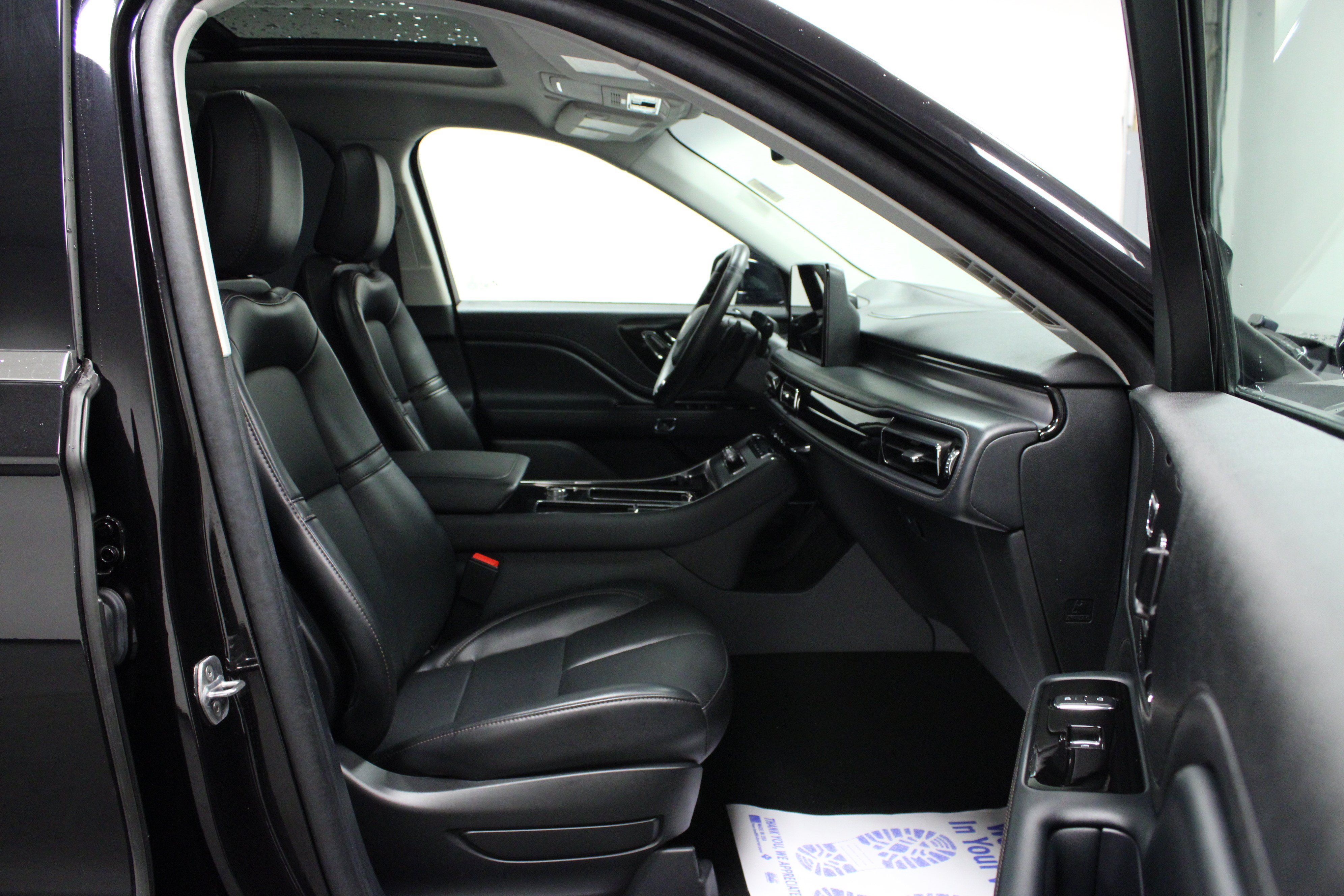 Used 2025 Lincoln Aviator AWD image 17