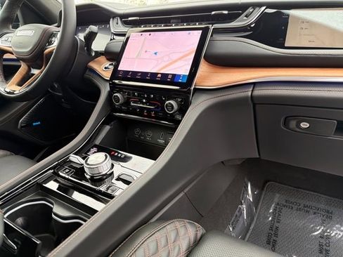 New 2025 Jeep Grand Cherokee Summit image 27