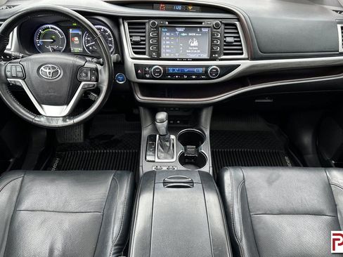 Used 2018 Toyota Highlander Limited image 17