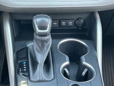 Used 2021 Toyota Highlander LE FWD image 22