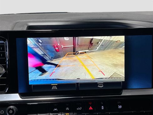 Used 2025 Chevrolet Silverado 1500 LT image 14