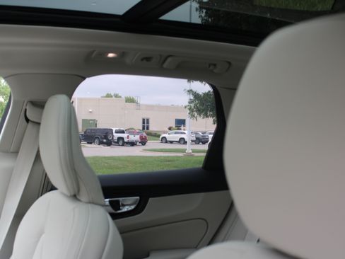 New 2026 Volvo XC60 B5 Ultra w/ Climate Package image 27