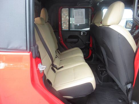 Used 2022 Jeep Gladiator Sport AWD/4WD image 9
