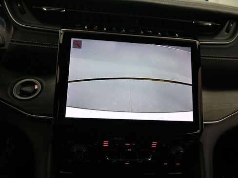 Used 2024 Jeep Grand Cherokee Limited image 23