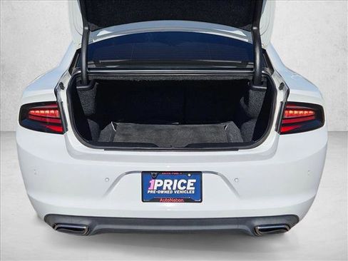 Used 2018 Dodge Charger SXT RWD image 6