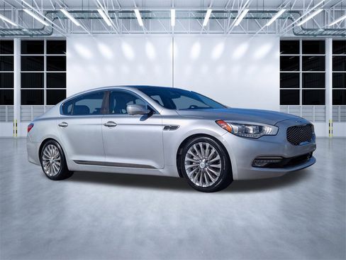 Used 2017 Kia K900 Luxury image 2