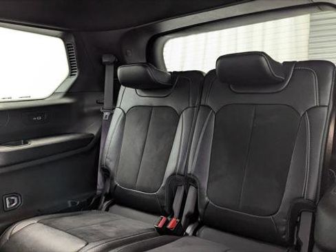 Used 2024 Jeep Grand Cherokee L Laredo image 18