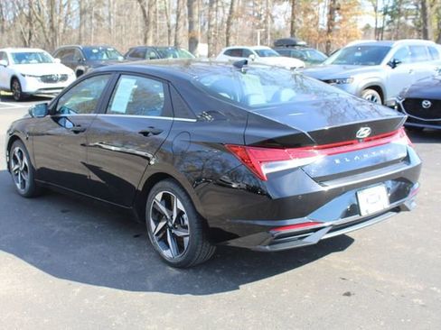 Used 2023 Hyundai Elantra Limited image 5