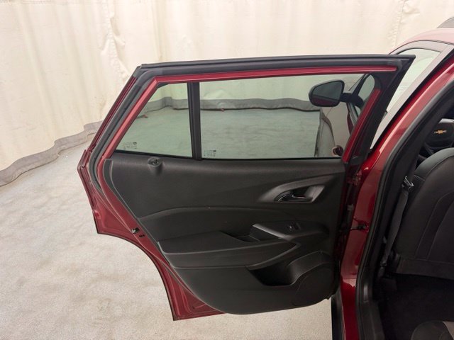 Used 2025 Chevrolet Trax LT FWD image 18