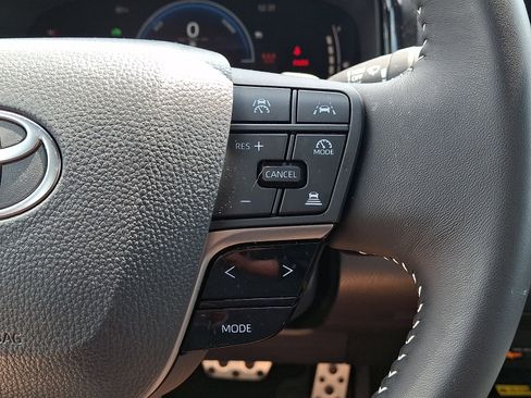 Used 2026 Toyota Camry SE FWD image 21