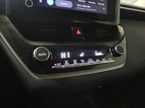 Used 2024 Toyota Corolla LE image 31