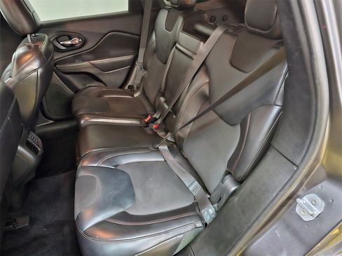 Used 2017 Jeep Cherokee Trailhawk image 17