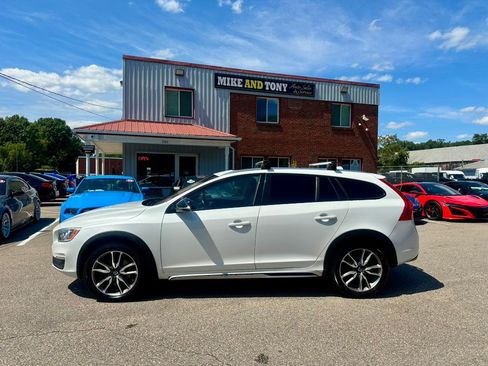 Used 2018 Volvo V60 T5 Cross Country w/ Convenience Package AWD/4WD image 5