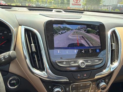 Used 2023 Chevrolet Equinox Premier AWD/4WD image 12