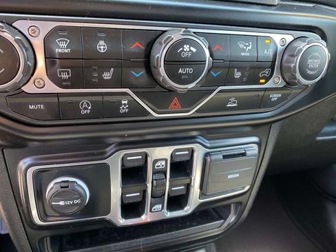 Used 2022 Jeep Gladiator Overland w/ Popular Equipment Package AWD/4WD image 20