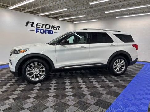 Used 2021 Ford Explorer Limited AWD/4WD image 3