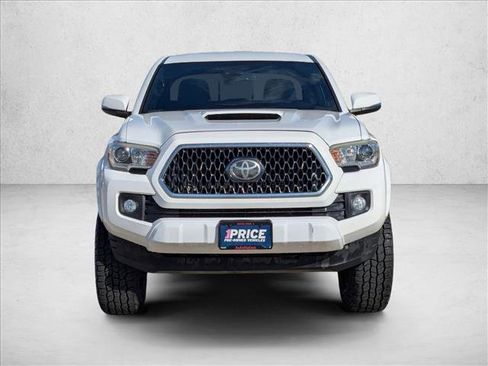 Used 2019 Toyota Tacoma TRD Sport w/ Technology Package RWD image 2