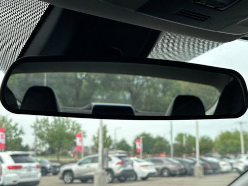 Used 2024 Toyota Camry SE image 25