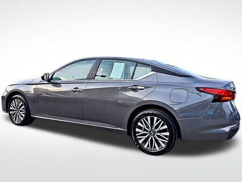 Used 2025 Nissan Altima 2.5 SV image 9