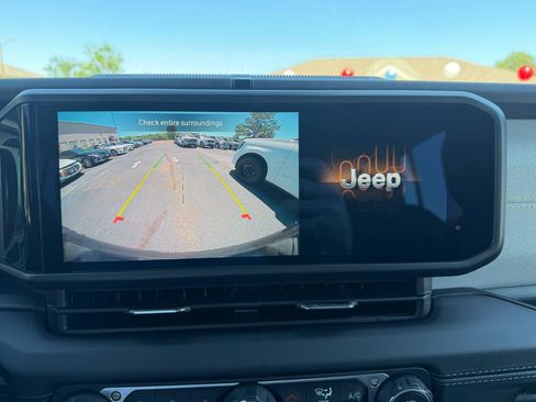 Used 2025 Jeep Wrangler Sahara AWD/4WD image 29