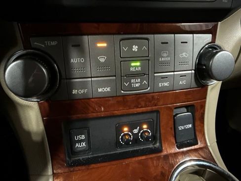 Used 2012 Toyota Highlander Limited w/ Tow Pkg AWD/4WD image 18