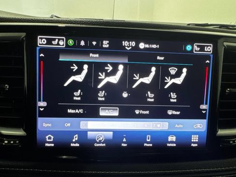 Used 2024 Chrysler Pacifica Limited FWD image 34