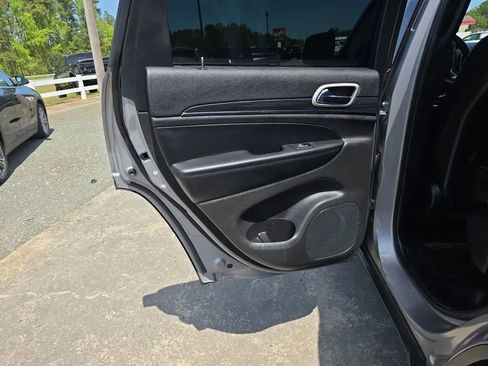 Used 2020 Jeep Grand Cherokee Limited w/ Luxury Group II image 48