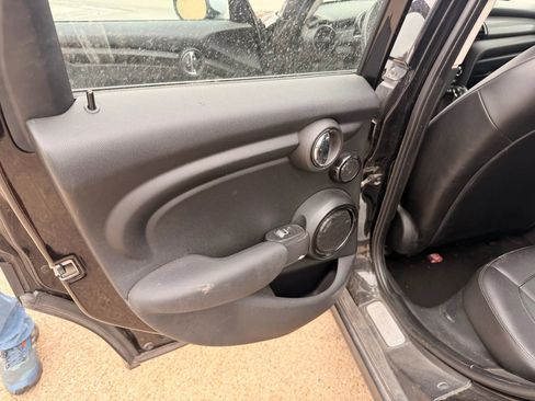 Used 2017 MINI Cooper 4-Door Hardtop image 13