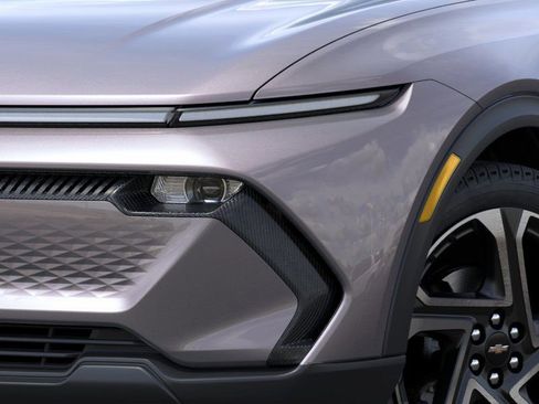 New 2026 Chevrolet Equinox EV LT image 10