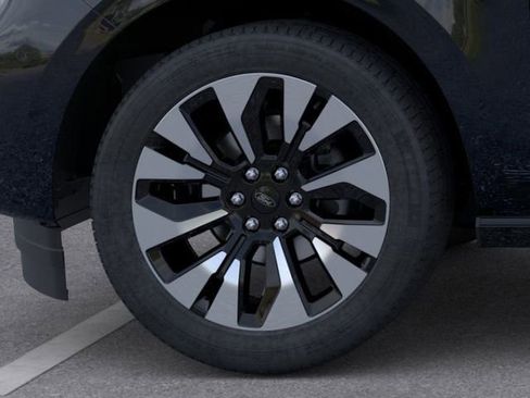 New 2025 Ford Expedition Platinum w/ Driver's Package image 19