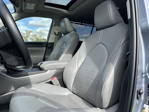 Used 2022 Toyota Highlander XLE image 26