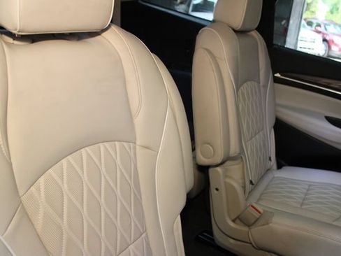 Used 2022 Buick Enclave Avenir w/ Avenir Technology Package AWD/4WD image 14