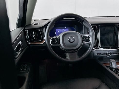 Used 2025 Volvo S60 B5 Plus image 18