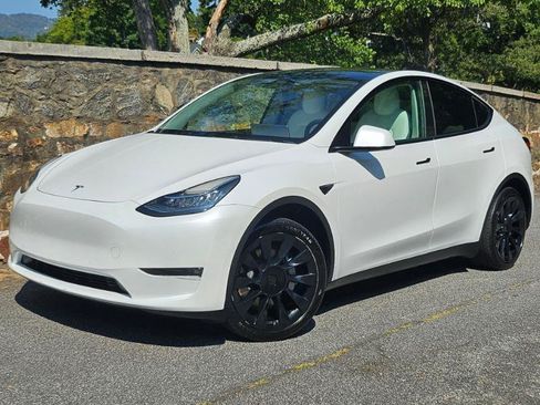 Used 2022 Tesla Model Y Long Range AWD/4WD image 5