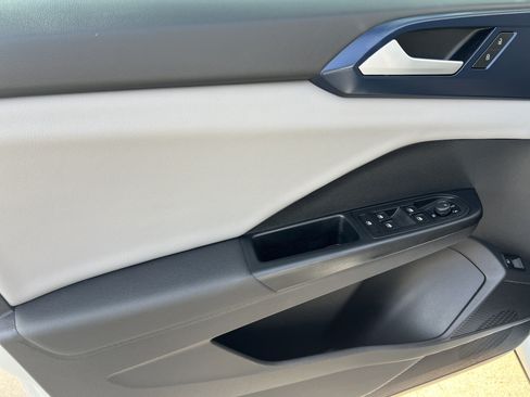 Certified 2022 Volkswagen Taos SE FWD image 13