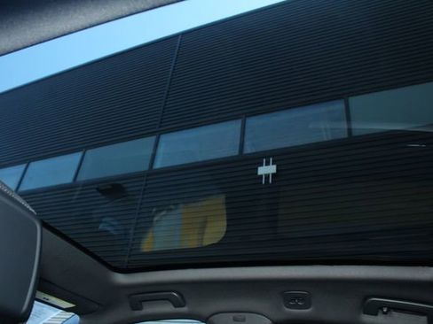 Certified 2025 Porsche Cayenne Coupe image 26