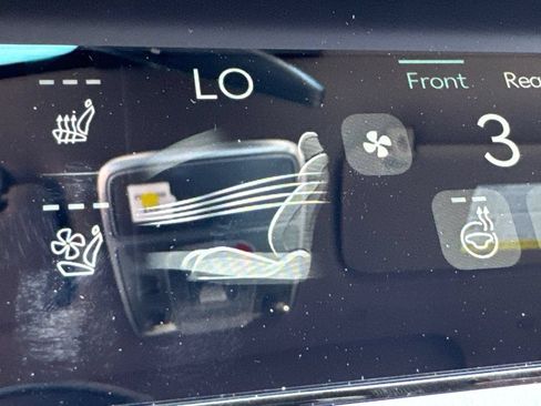 New 2026 Genesis GV70 2.5T Advanced AWD/4WD image 33