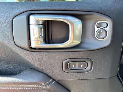 Used 2019 Jeep Wrangler Unlimited Sahara w/ LED Lighting Group image 26