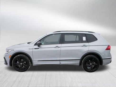 Certified 2024 Volkswagen Tiguan SE R-Line image 4
