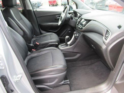 Certified 2018 Chevrolet Trax LT w/ Sun & Sound Package AWD/4WD image 10