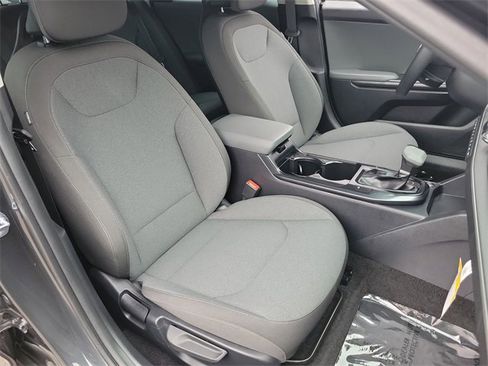 Used 2025 Kia K4 LXS image 17