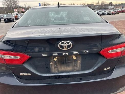 Used 2020 Toyota Camry LE image 9