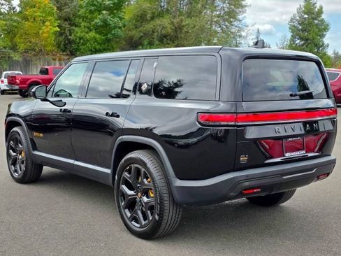 Used 2025 Rivian R1S Premium AWD/4WD image 7