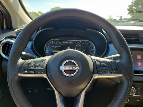 Used 2025 Nissan Versa SV image 15