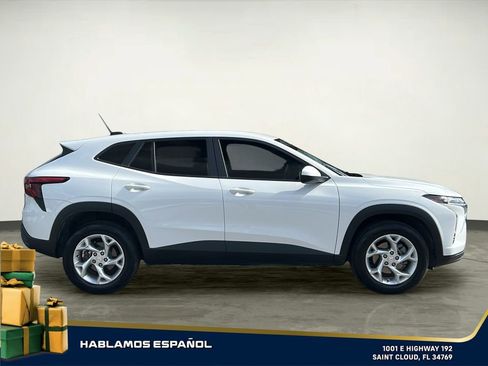 Used 2025 Chevrolet Trax LS w/ LS Convenience Package image 8