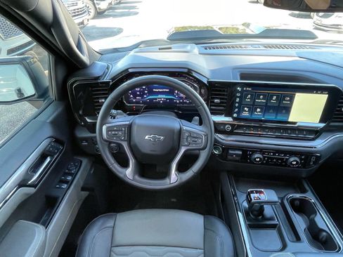 Used 2024 Chevrolet Silverado 1500 ZR2 image 5