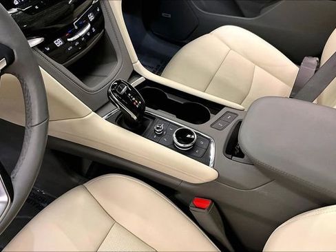 Used 2022 Cadillac XT6 Premium Luxury w/ Technology Package FWD image 16