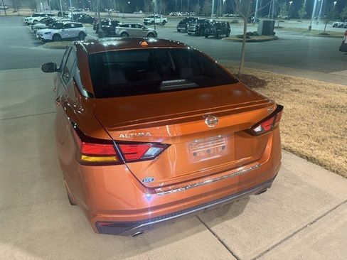 Used 2021 Nissan Altima 2.5 SR w/ SR Premium Package image 6