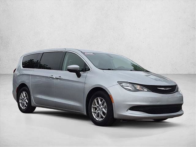 Used 2022 Chrysler Voyager LX FWD image 3