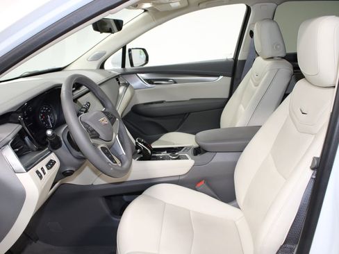 Used 2025 Cadillac XT5 Premium Luxury w/ Technology Package image 17